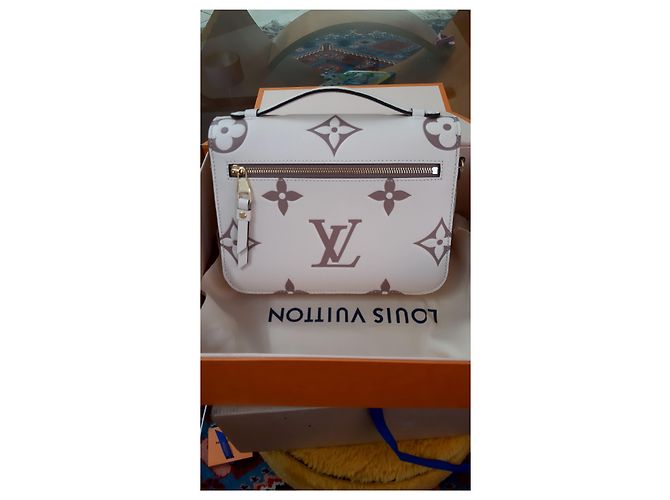 Metis Louis Vuitton Bolsos de embrague Crema - vista 10