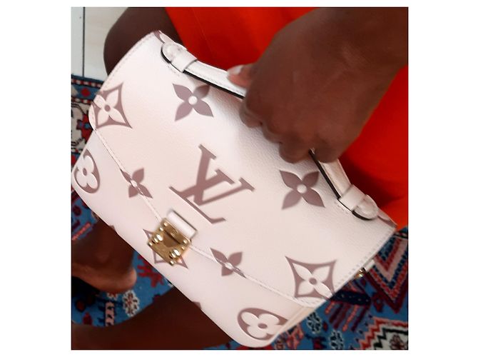 Metis Louis Vuitton Bolsos de embrague Crema - vista 15