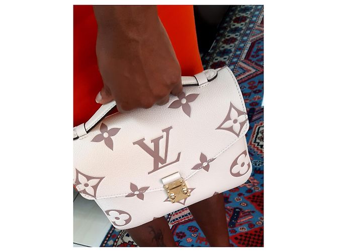 Metis Louis Vuitton Bolsos de embrague Crema - vista 16