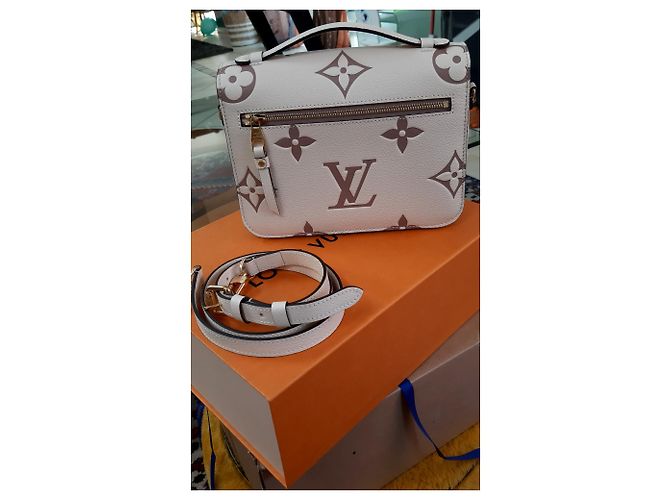 Metis Louis Vuitton Bolsos de embrague Crema - vista 18