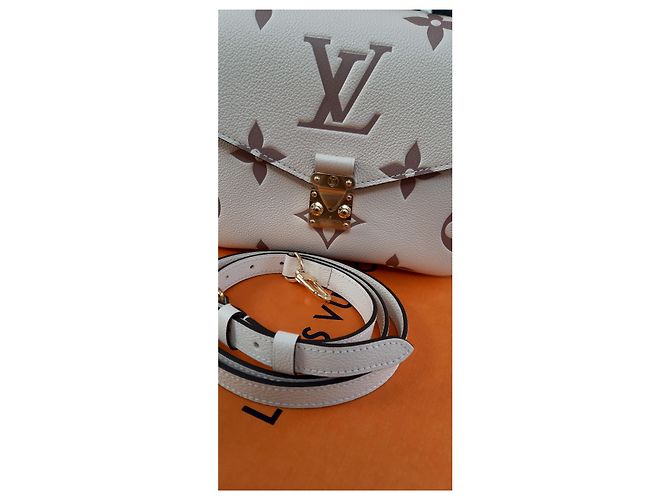 Metis Louis Vuitton Bolsos de embrague Crema - vista 2