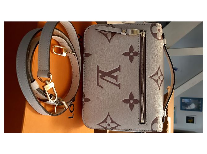 Metis Louis Vuitton Bolsos de embrague Crema - vista 26