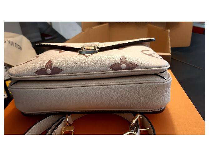 Metis Louis Vuitton Bolsos de embrague Crema - vista 27