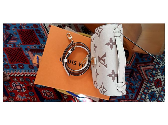 Metis Louis Vuitton Bolsos de embrague Crema - vista 4