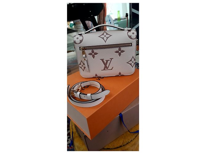 Metis Louis Vuitton Bolsos de embrague Crema - vista 5