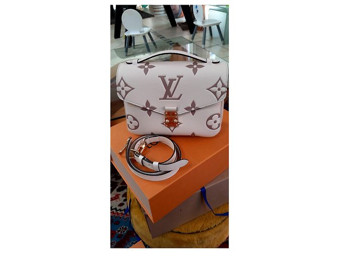 Metis Louis Vuitton Bolsos de embrague Crema - vista 8