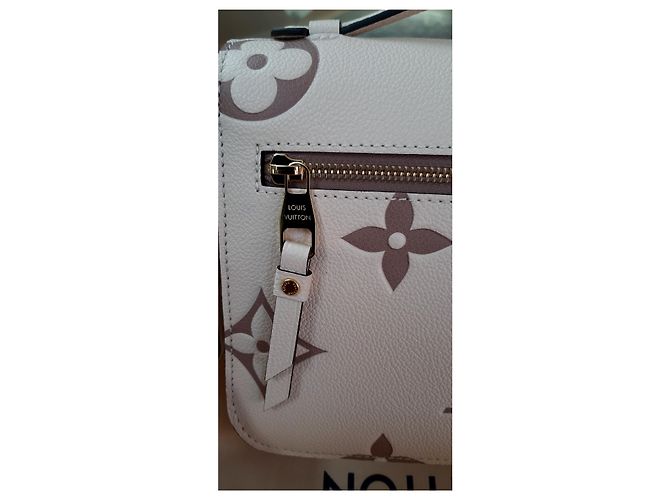 Metis Louis Vuitton Bolsos de embrague Crema - vista 9