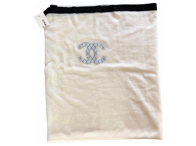 Lenço de seda Chanel cor eggshell Fora de branco - vista 3