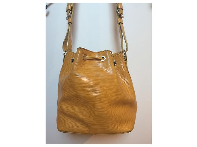 Noe Louis Vuitton Borsa Noé in pelle Epi gialla Giallo - vista 2