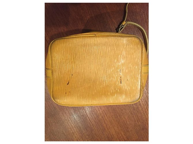 Noe Louis Vuitton Borsa Noé in pelle Epi gialla Giallo - vista 3