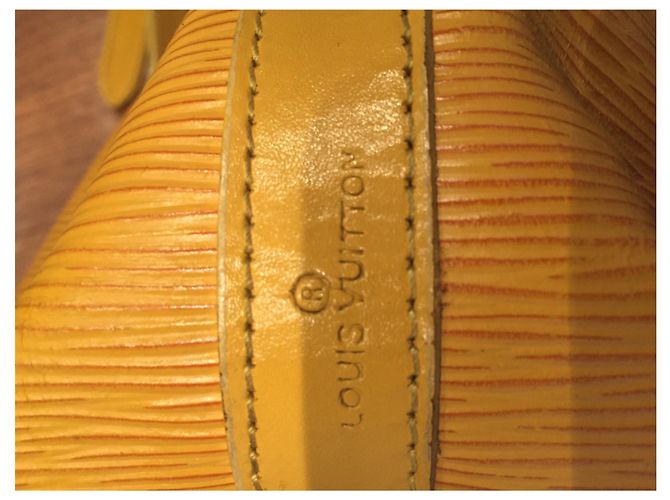 Noe Louis Vuitton Borsa Noé in pelle Epi gialla Giallo - vista 4