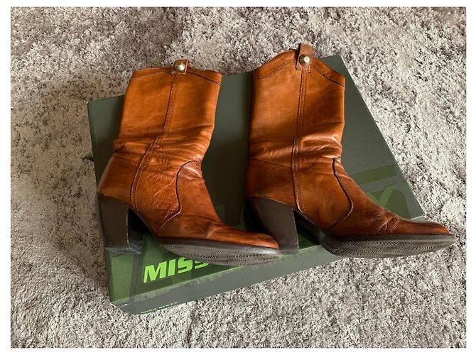 Miss Sixty boots in light brown leather / camel, medium-high, with removable chain - view 4