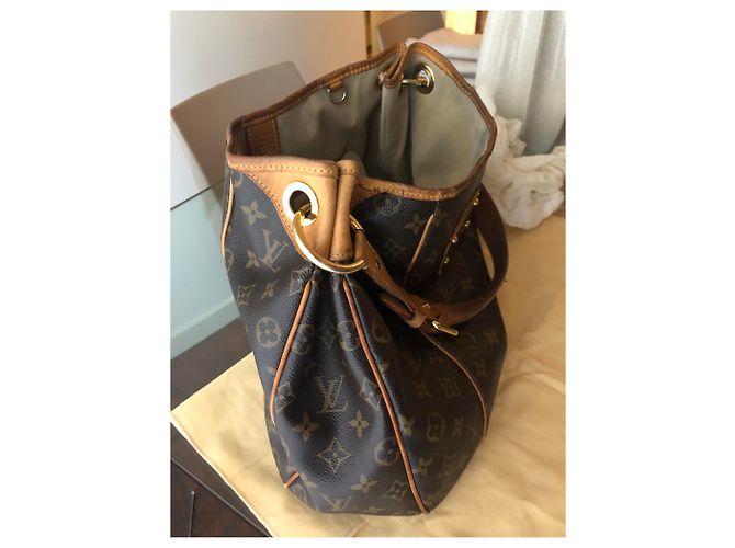 Bolso de mano Louis Vuitton Galliera PM de piel - vista 3