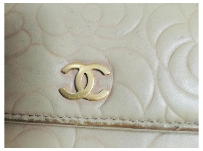 Portafoglio Chanel Camellia Beige in Pelle con Hardware Oro Sabbia Gold hardware - vista 10