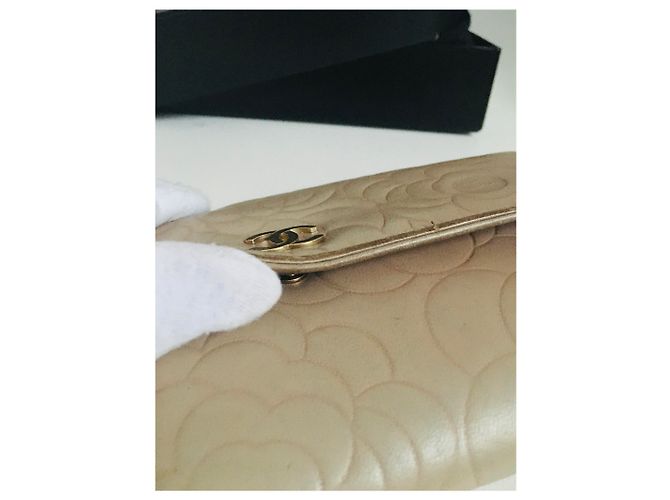 Portafoglio Chanel Camellia Beige in Pelle con Hardware Oro Sabbia Gold hardware - vista 11
