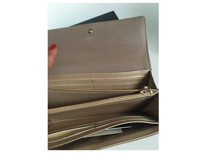 Portafoglio Chanel Camellia Beige in Pelle con Hardware Oro Sabbia Gold hardware - vista 16