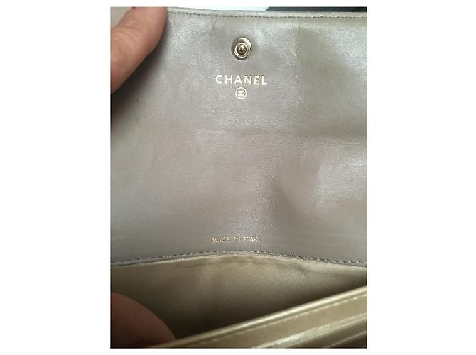Portafoglio Chanel Camellia Beige in Pelle con Hardware Oro Sabbia Gold hardware - vista 17