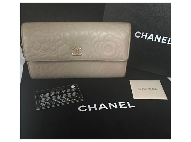 Portafoglio Chanel Camellia Beige in Pelle con Hardware Oro Sabbia Gold hardware - vista 18