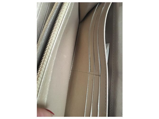 Portafoglio Chanel Camellia Beige in Pelle con Hardware Oro Sabbia Gold hardware - vista 4