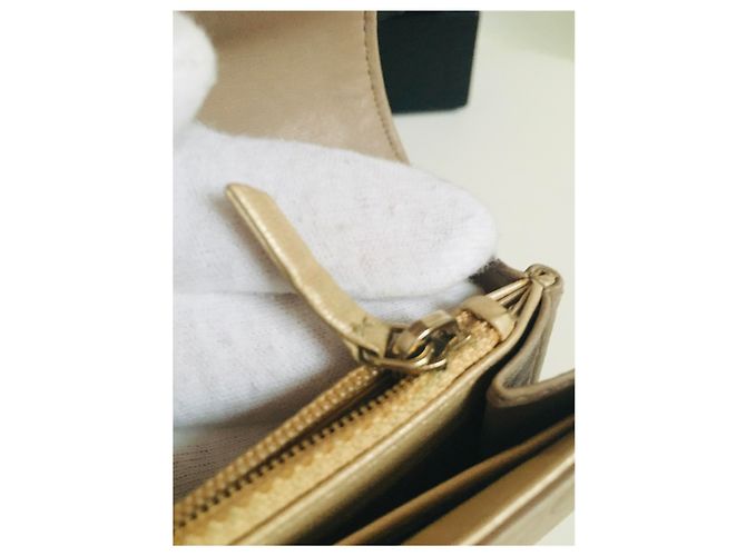 Portafoglio Chanel Camellia Beige in Pelle con Hardware Oro Sabbia Gold hardware - vista 6