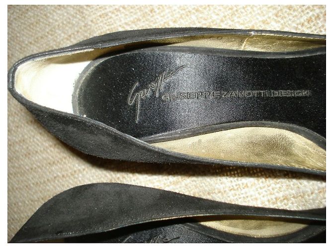 Giuseppe Zanotti Décolleté spuntate con carbochon Nero - vista 11