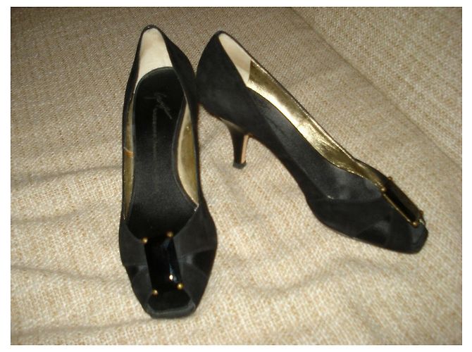 Giuseppe Zanotti Décolleté spuntate con carbochon Nero - vista 8