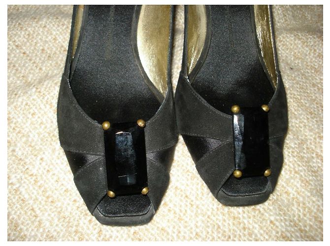 Giuseppe Zanotti Décolleté spuntate con carbochon Nero - vista 9