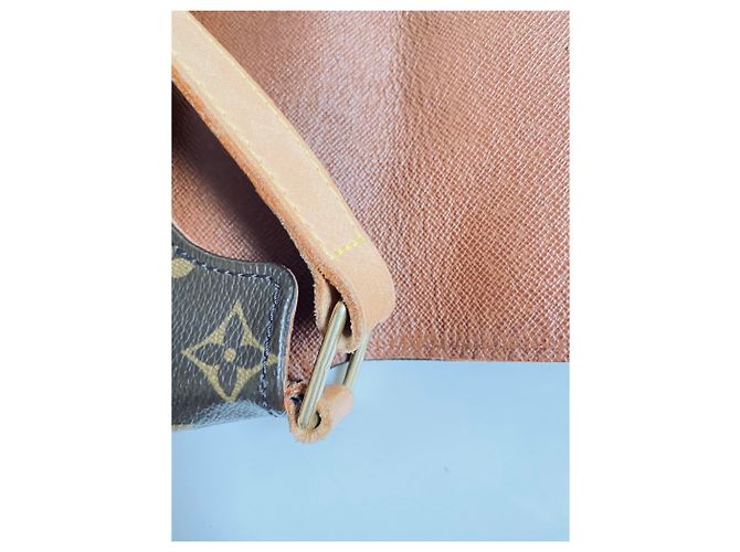 Louis Louise Borsa a tracolla Louis Vuitton Musette Monogram Canvas Marrone Beige Gold hardware - vista 12