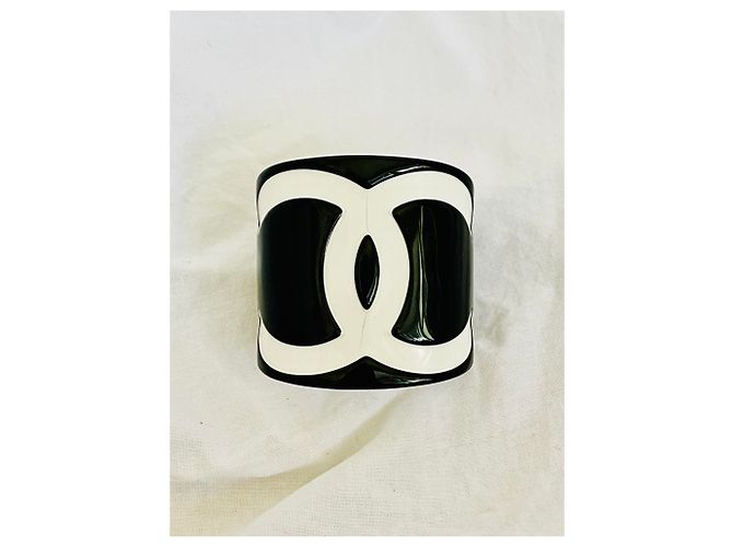 Chanel VINTAGE ▾ 2008 Polsino in plastica CC Nero Bianco - vista 2
