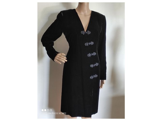 Yves Saint Laurent Kleid aus schwarzem Viskose-Samt - Ansicht 10