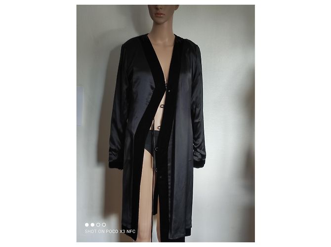 Yves Saint Laurent Kleid aus schwarzem Viskose-Samt - Ansicht 3