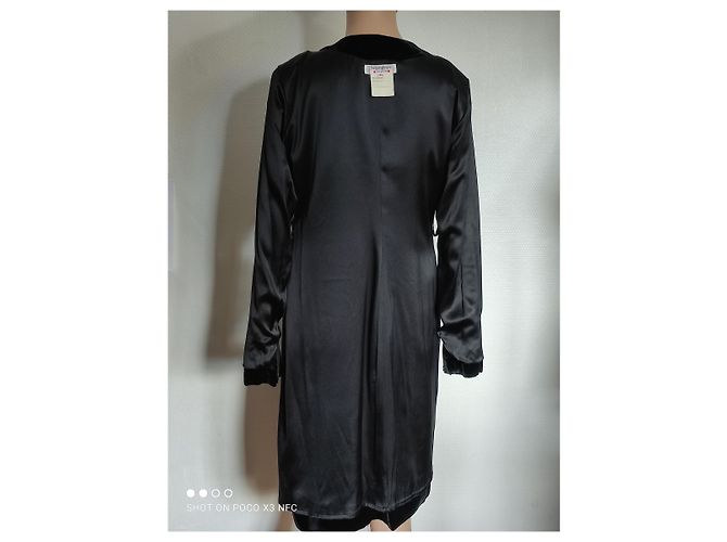 Yves Saint Laurent Kleid aus schwarzem Viskose-Samt - Ansicht 4