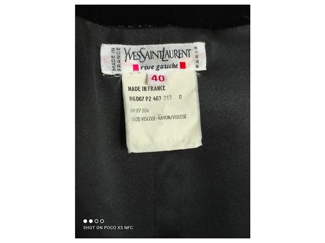 Yves Saint Laurent Kleid aus schwarzem Viskose-Samt - Ansicht 5