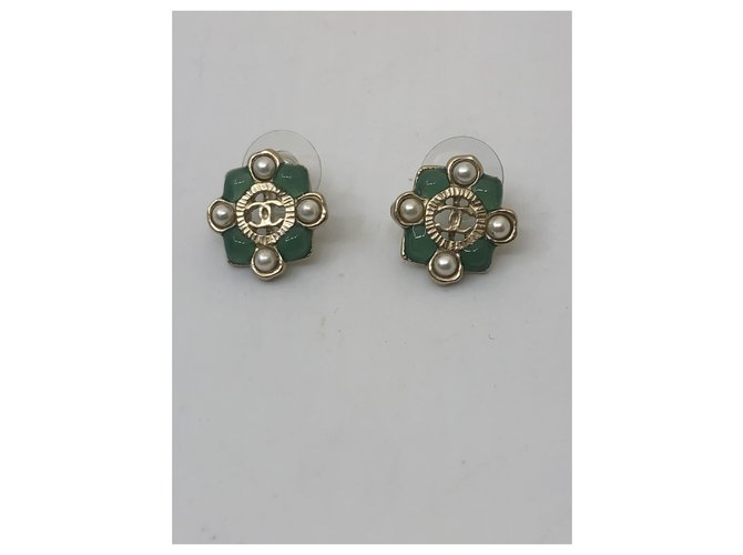 Pendiente de Chanel Gold hardware - vista 4