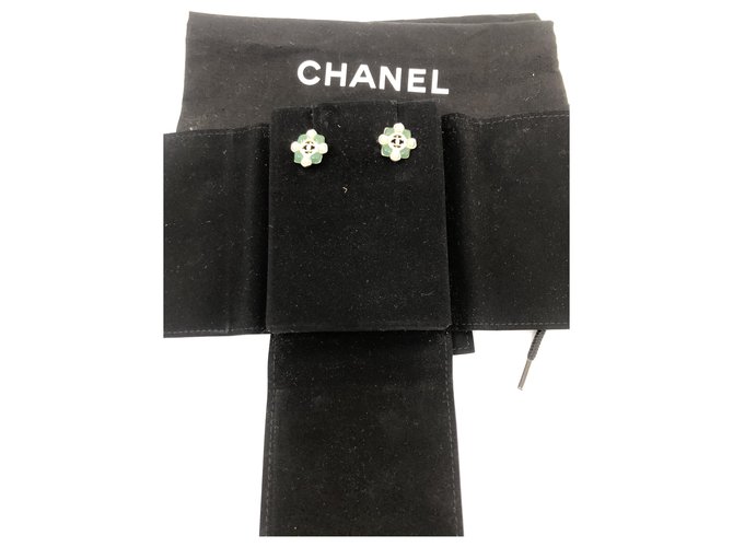 Pendiente de Chanel Gold hardware - vista 7