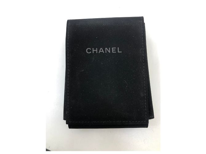 Pendiente de Chanel Gold hardware - vista 8