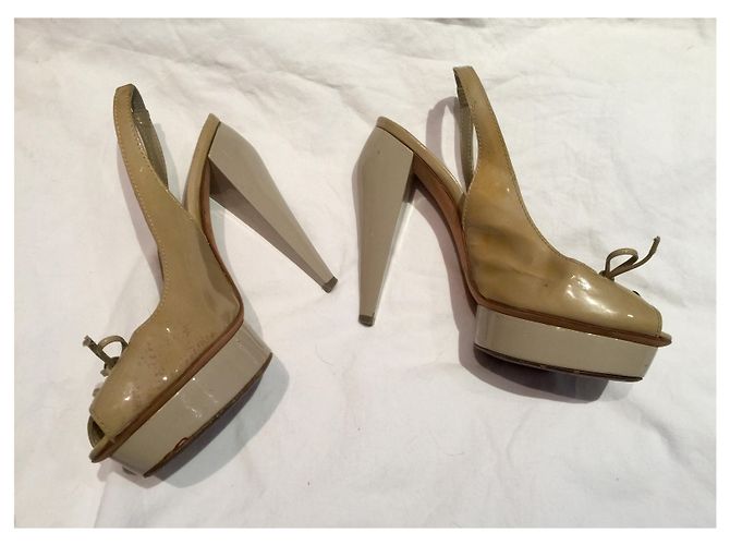 Peeptoes in vernice con slingback, BURBERRY Beige Grigio - vista 3