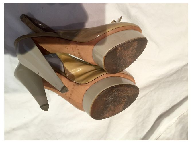 Peeptoes in vernice con slingback, BURBERRY Beige Grigio - vista 5