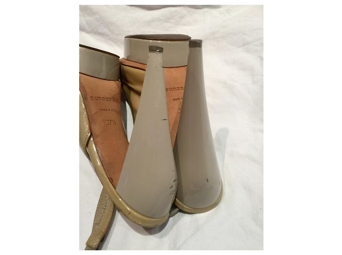 Peeptoes in vernice con slingback, BURBERRY Beige Grigio - vista 6