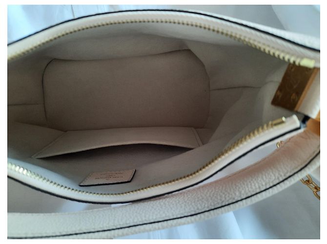 Gibeciere Louis Vuitton Colección marshmallow beige azafrán junto a la piscina  2021 (Extraviado) - vista 3