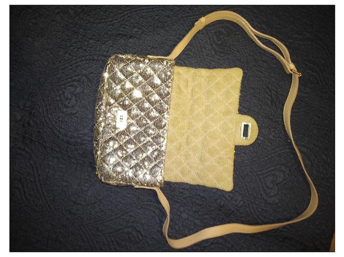 Borsa Chanel 2.55 in Pelle e Tela Beige con Paillettes Oro D'oro - vista 2