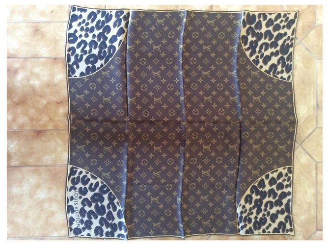 Louis Vuitton Bufanda de seda Castaño - vista 2