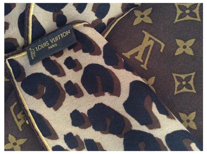 Louis Vuitton Bufanda de seda Castaño - vista 3