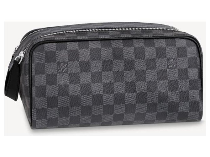 Louis Vuitton Tasca per kit WC LV Dopp Grigio - vista 3