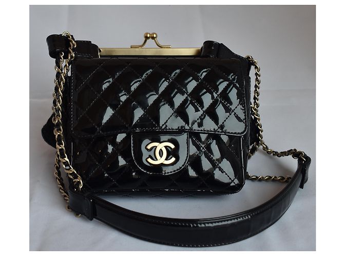 Chanel Zeitlose Minitasche mit Spitzenkupplung Schwarz - Ansicht 15