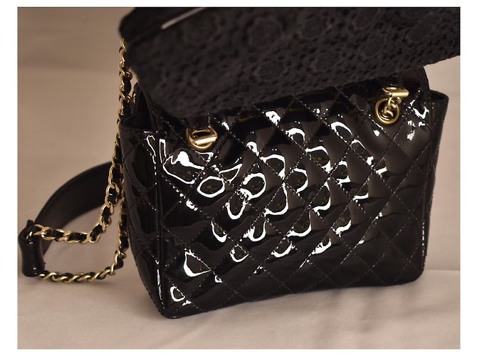 Chanel Zeitlose Minitasche mit Spitzenkupplung Schwarz - Ansicht 16