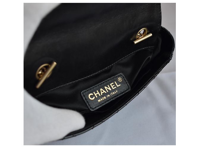 Chanel Zeitlose Minitasche mit Spitzenkupplung Schwarz - Ansicht 23