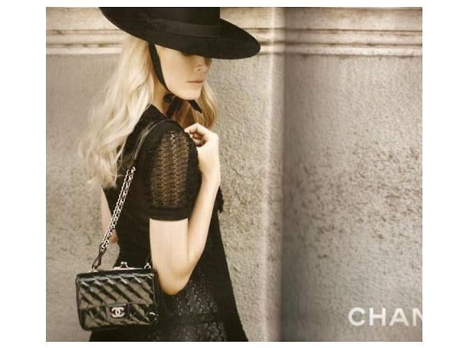 Chanel Zeitlose Minitasche mit Spitzenkupplung Schwarz - Ansicht 30