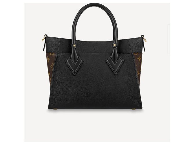Louis Vuitton Borsa LV On My side PM Nero - vista 2