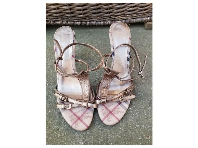 Sandali Burberry in pelle dorata D'oro - vista 7